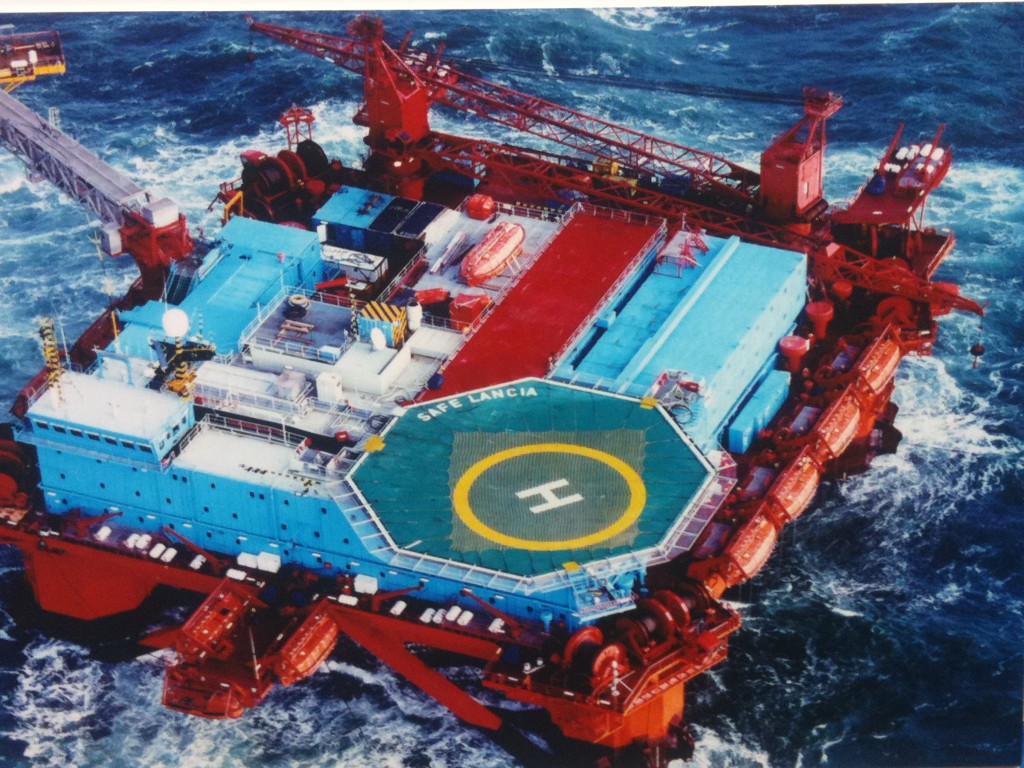 Dynamically stabilized oil drilling and production platform.